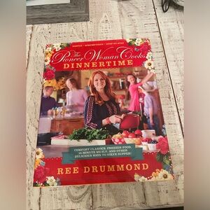 The Pioneer Woman Dinnertime Cookbook - Red and Blue